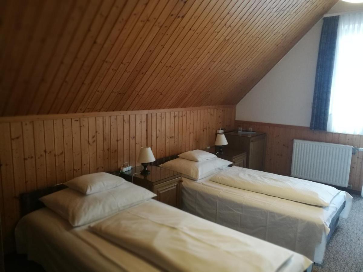 Gruendner Vendeghaz Bed and Breakfast Siófok Buitenkant foto