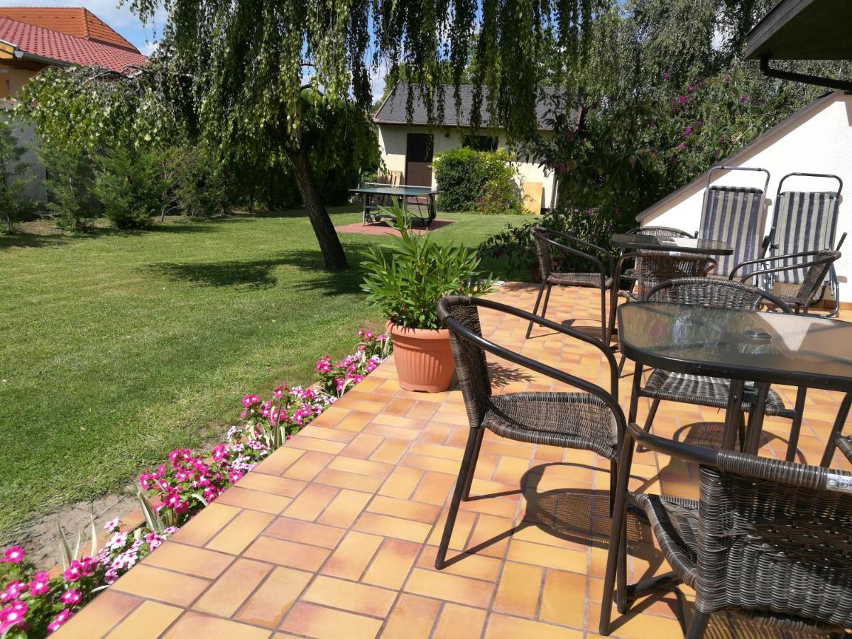 Gruendner Vendeghaz Bed and Breakfast Siófok Buitenkant foto