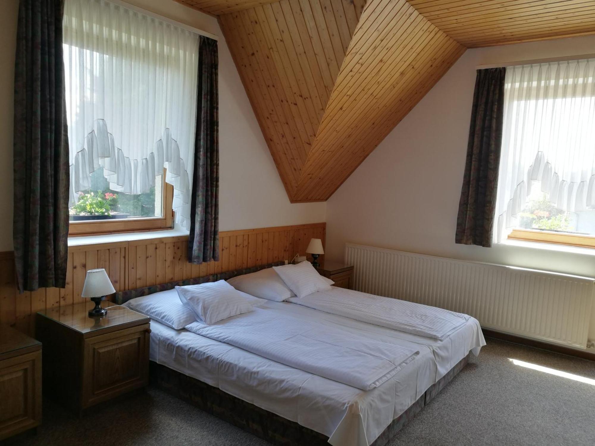 Gruendner Vendeghaz Bed and Breakfast Siófok Buitenkant foto