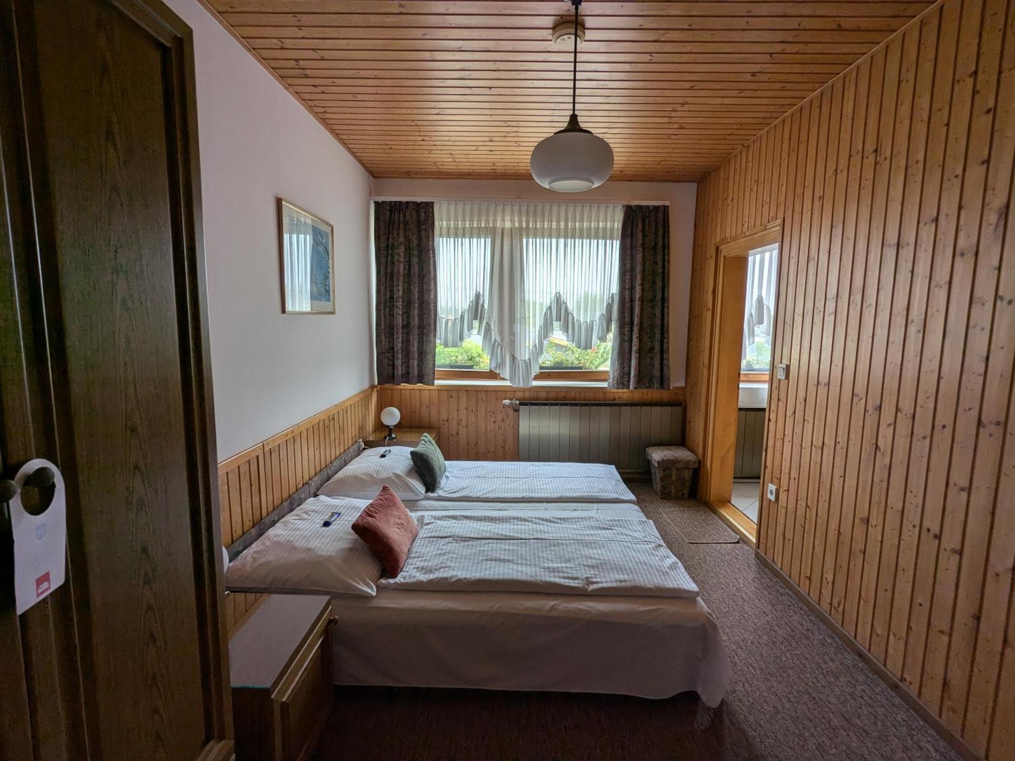 Gruendner Vendeghaz Bed and Breakfast Siófok Buitenkant foto