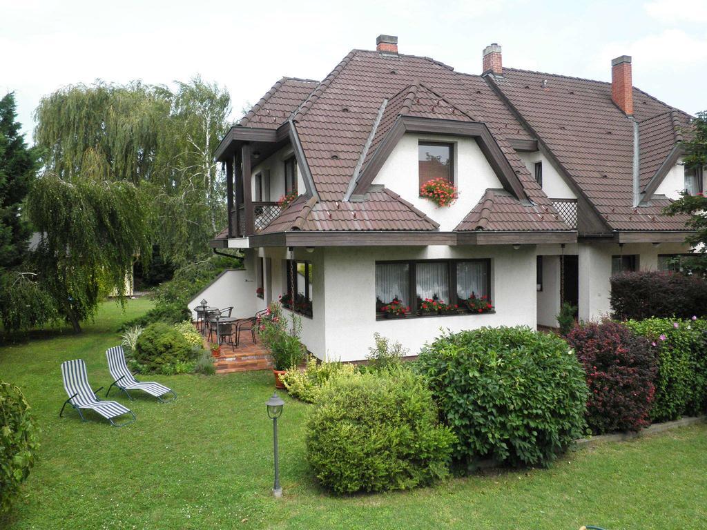 Gruendner Vendeghaz Bed and Breakfast Siófok Buitenkant foto