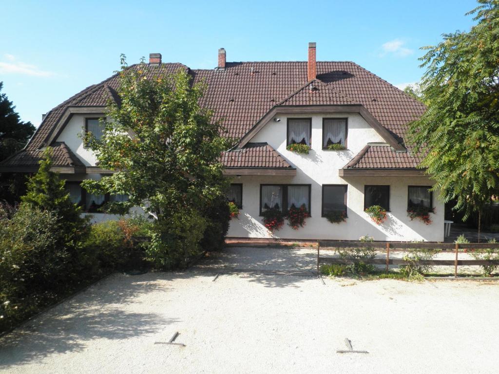 Gruendner Vendeghaz Bed and Breakfast Siófok Buitenkant foto
