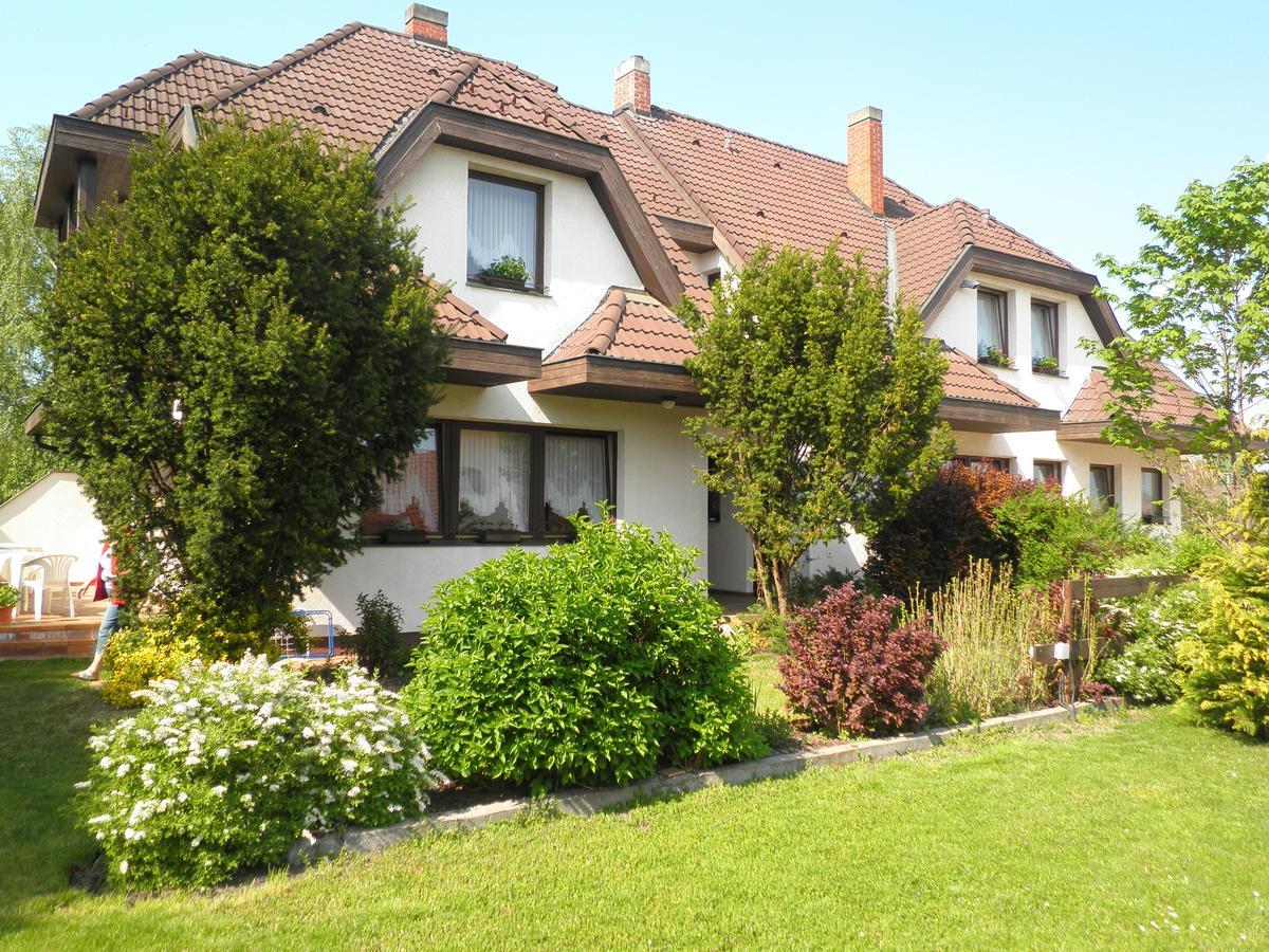 Gruendner Vendeghaz Bed and Breakfast Siófok Buitenkant foto